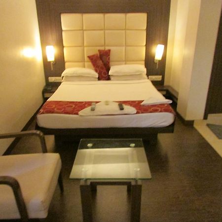 Hotel Mourya Residency Thane Eksteriør bilde