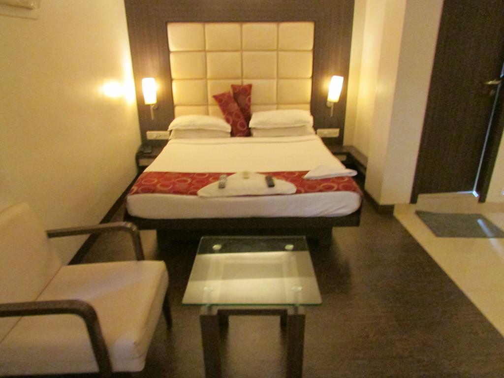 Hotel Mourya Residency Thane Eksteriør bilde
