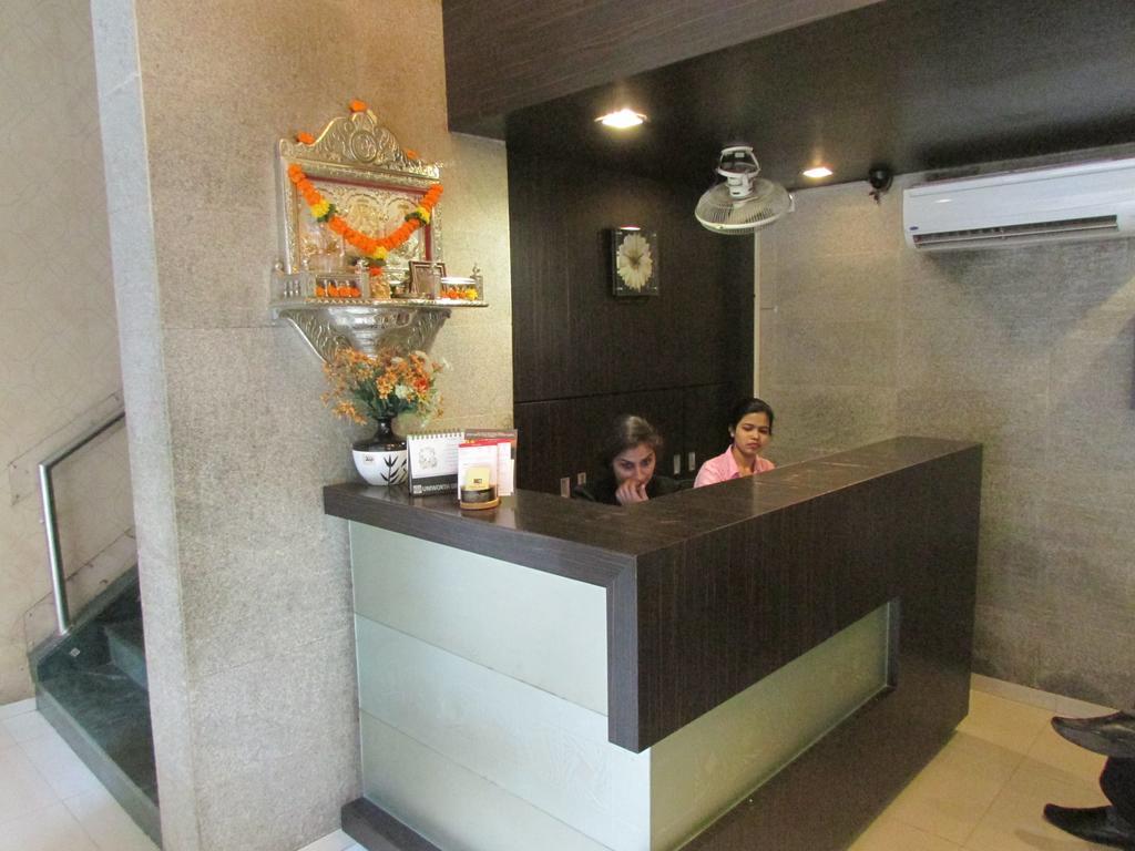 Hotel Mourya Residency Thane Eksteriør bilde