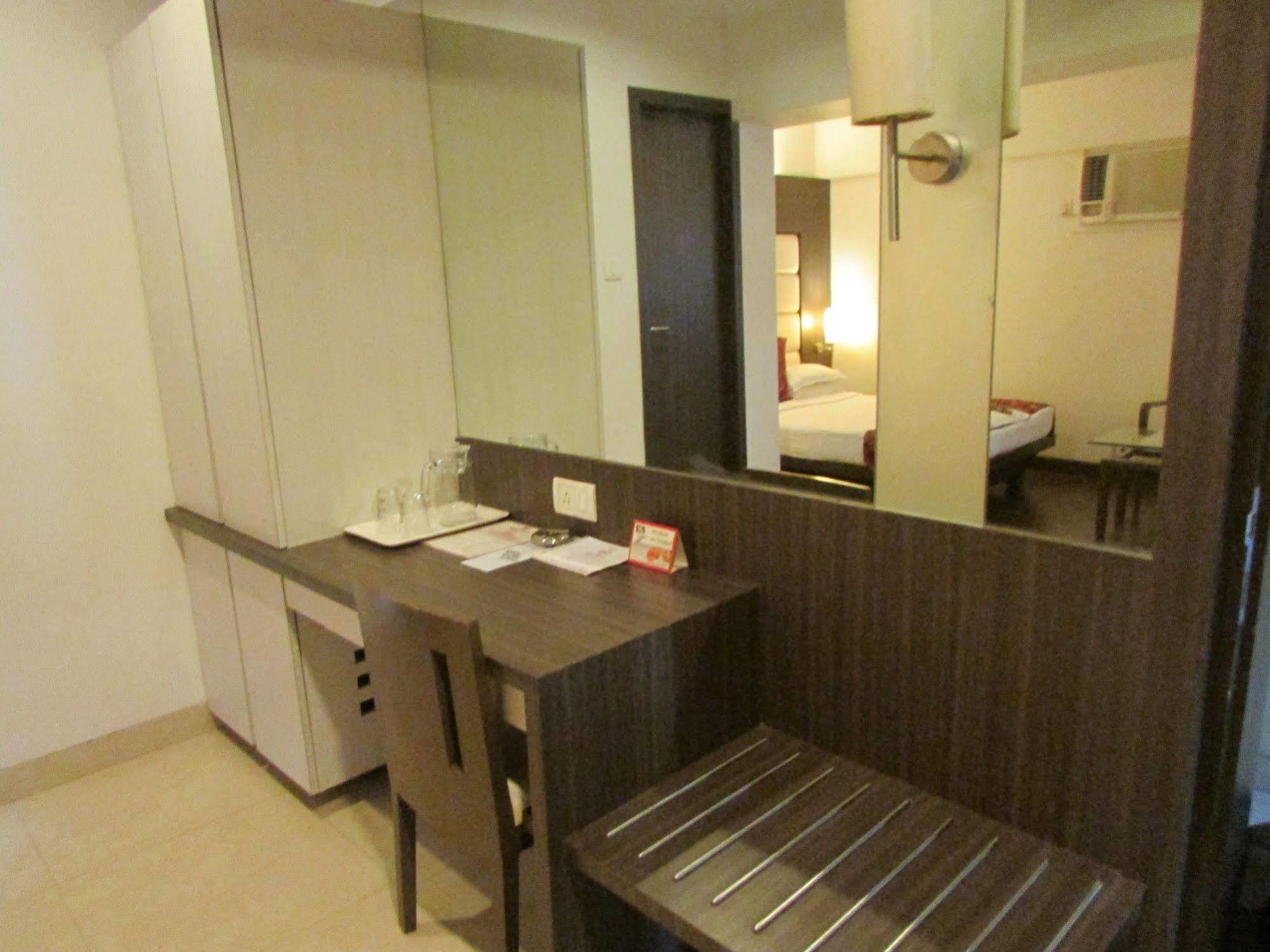 Hotel Mourya Residency Thane Eksteriør bilde