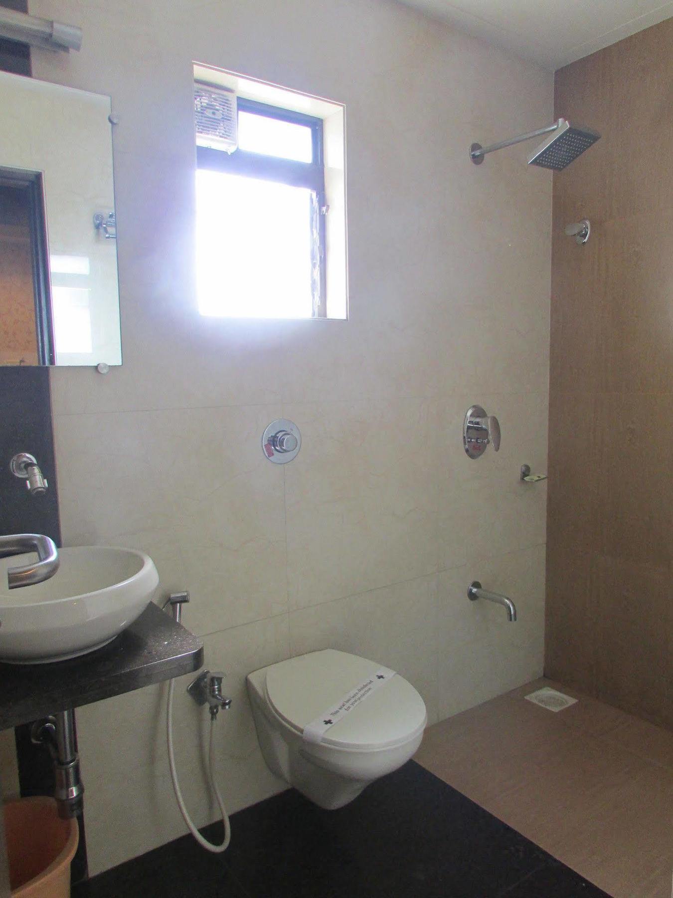 Hotel Mourya Residency Thane Eksteriør bilde