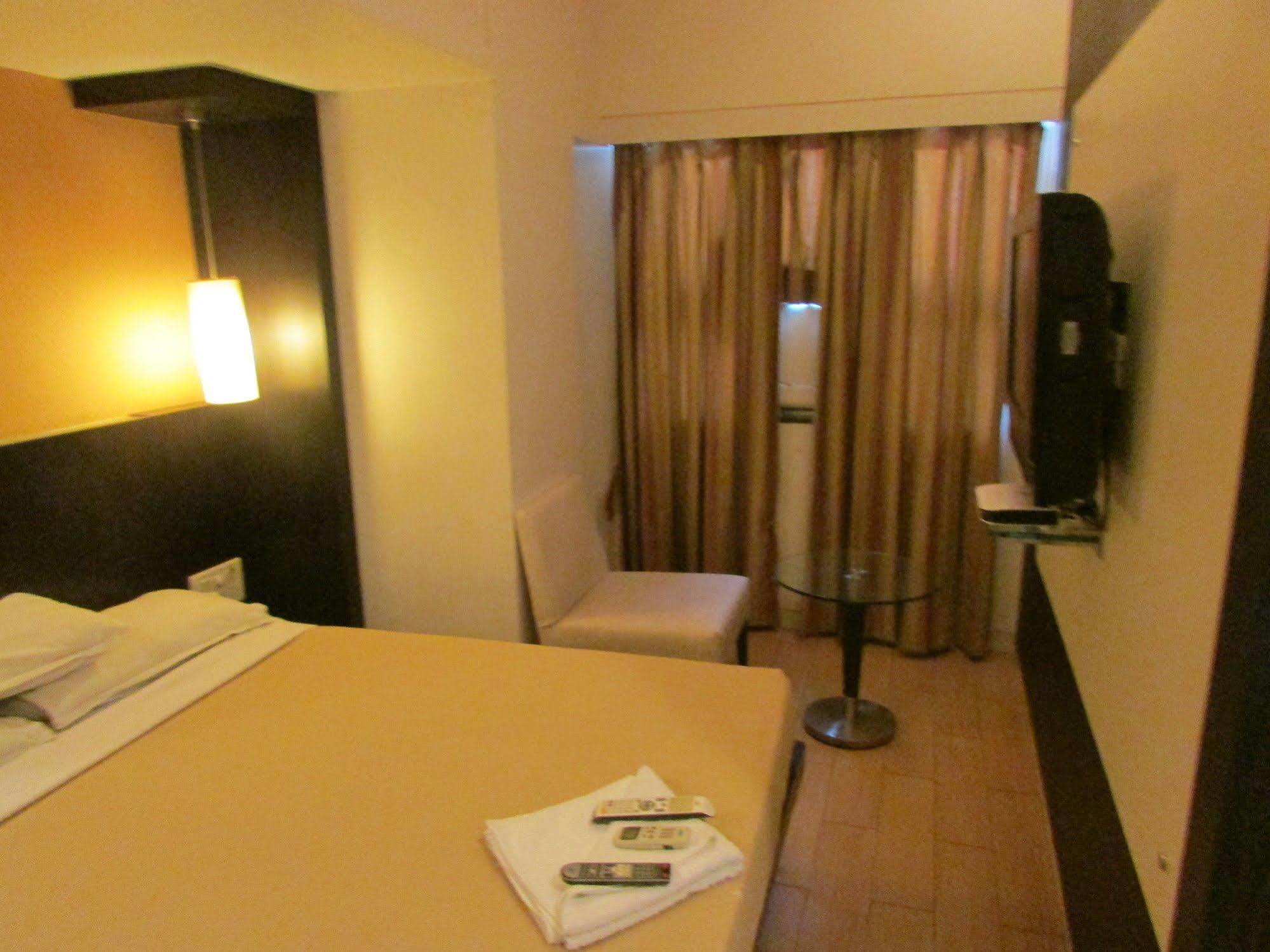 Hotel Mourya Residency Thane Eksteriør bilde