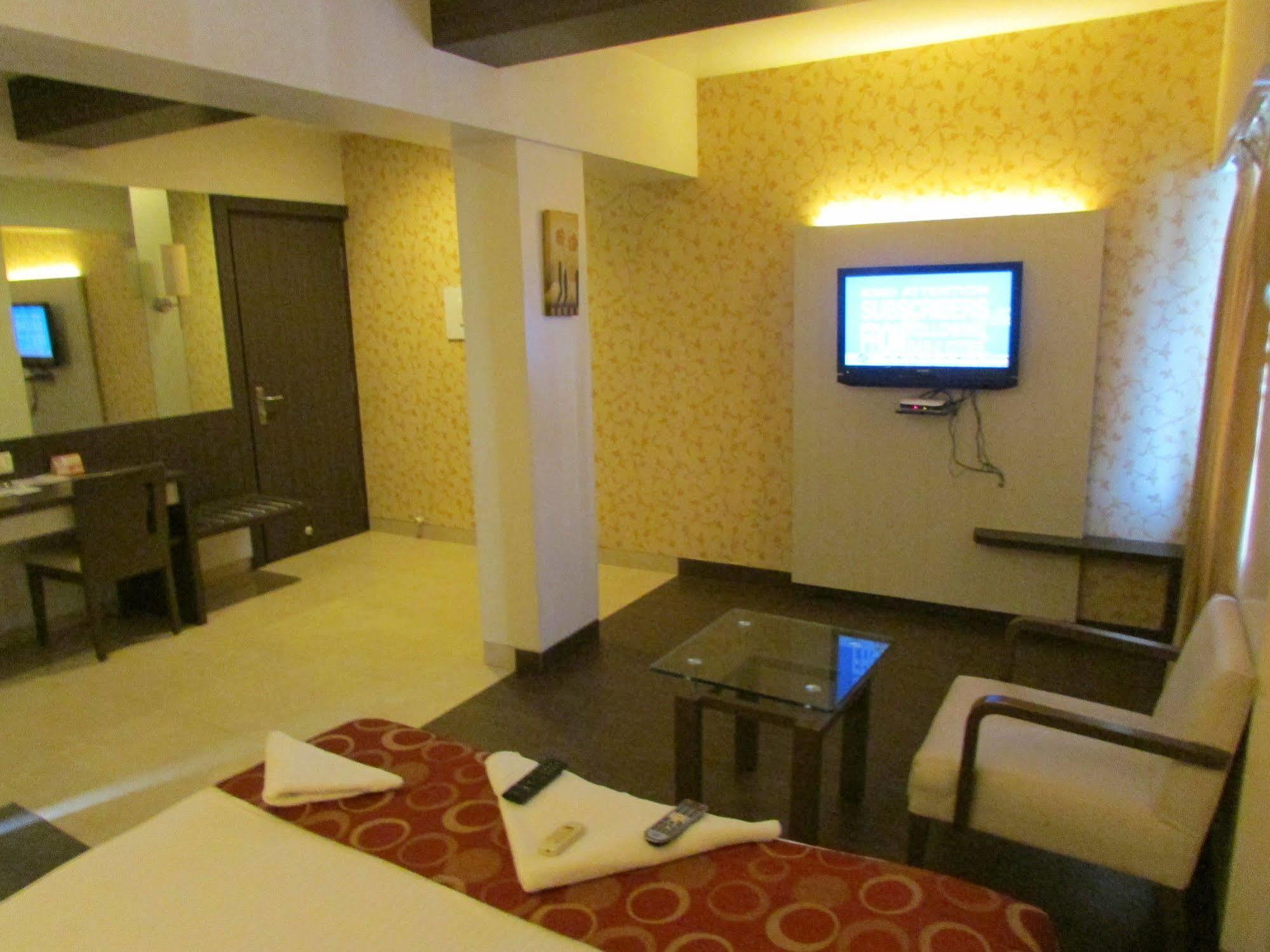 Hotel Mourya Residency Thane Eksteriør bilde