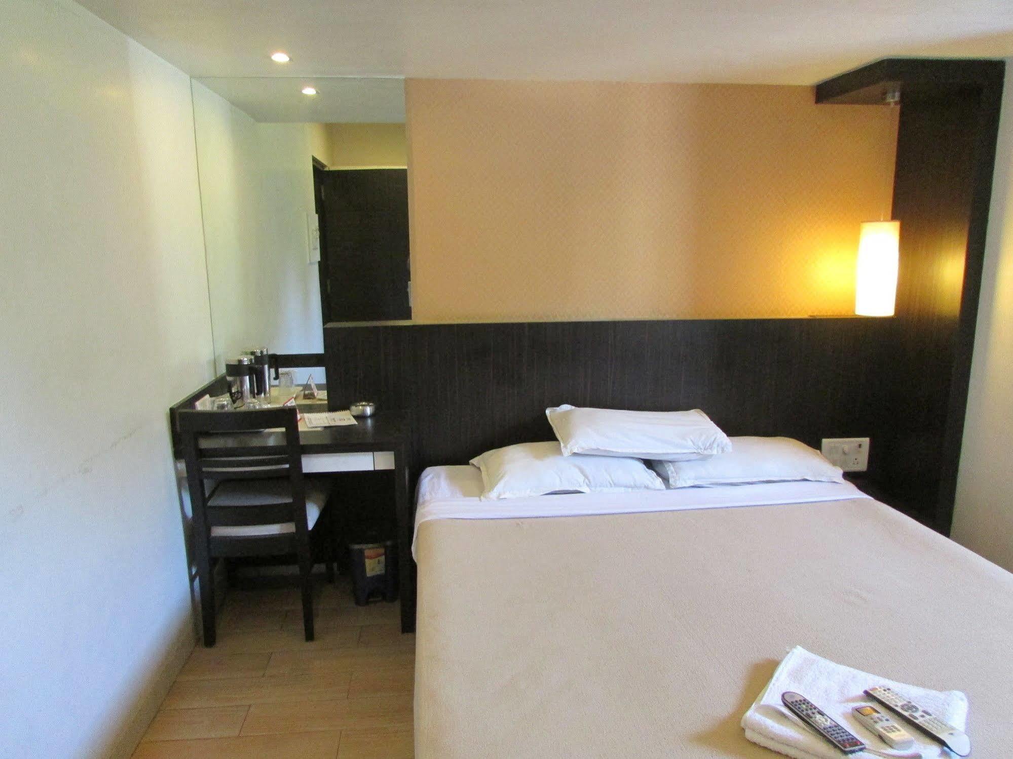 Hotel Mourya Residency Thane Eksteriør bilde