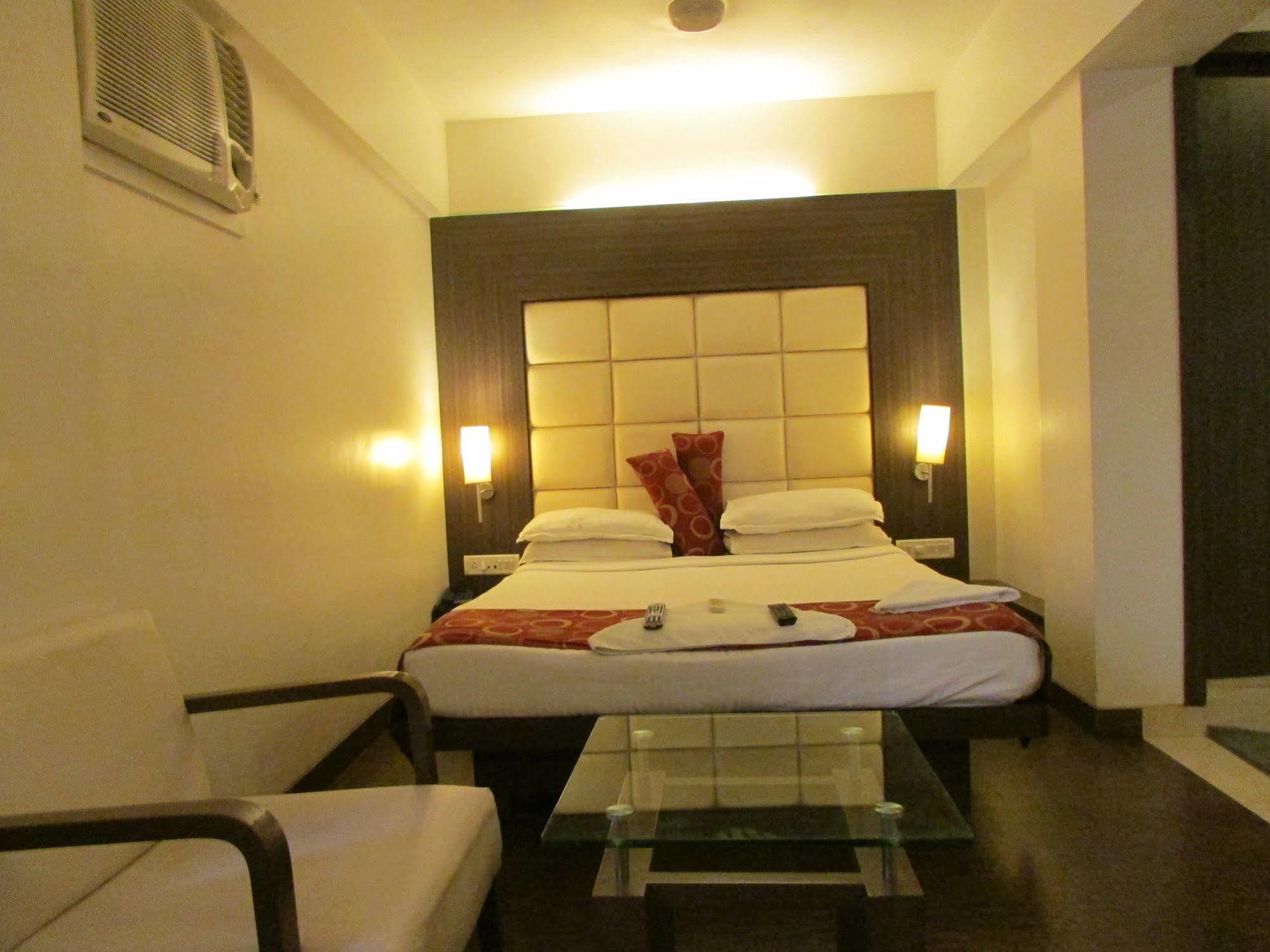 Hotel Mourya Residency Thane Eksteriør bilde