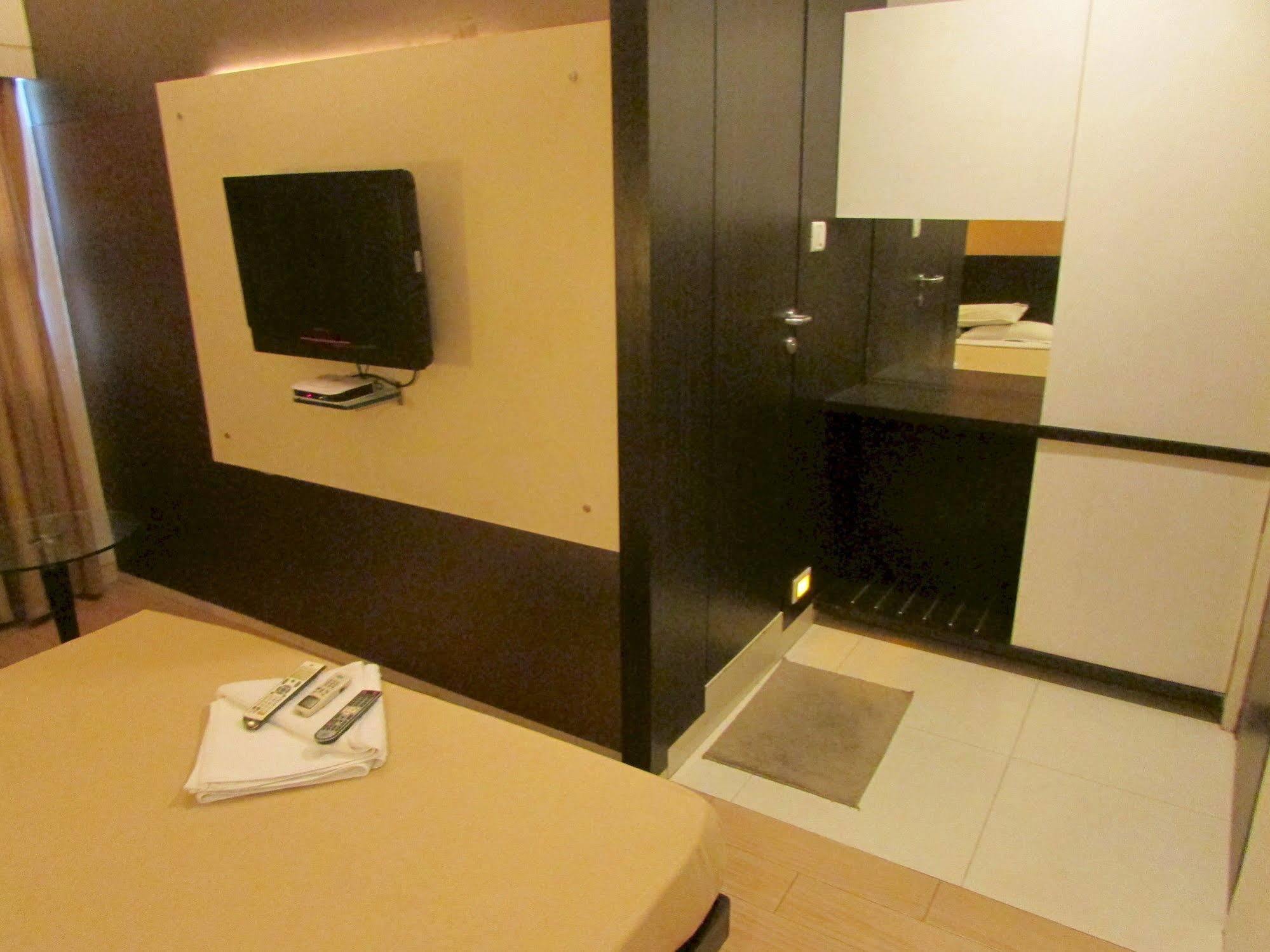 Hotel Mourya Residency Thane Eksteriør bilde