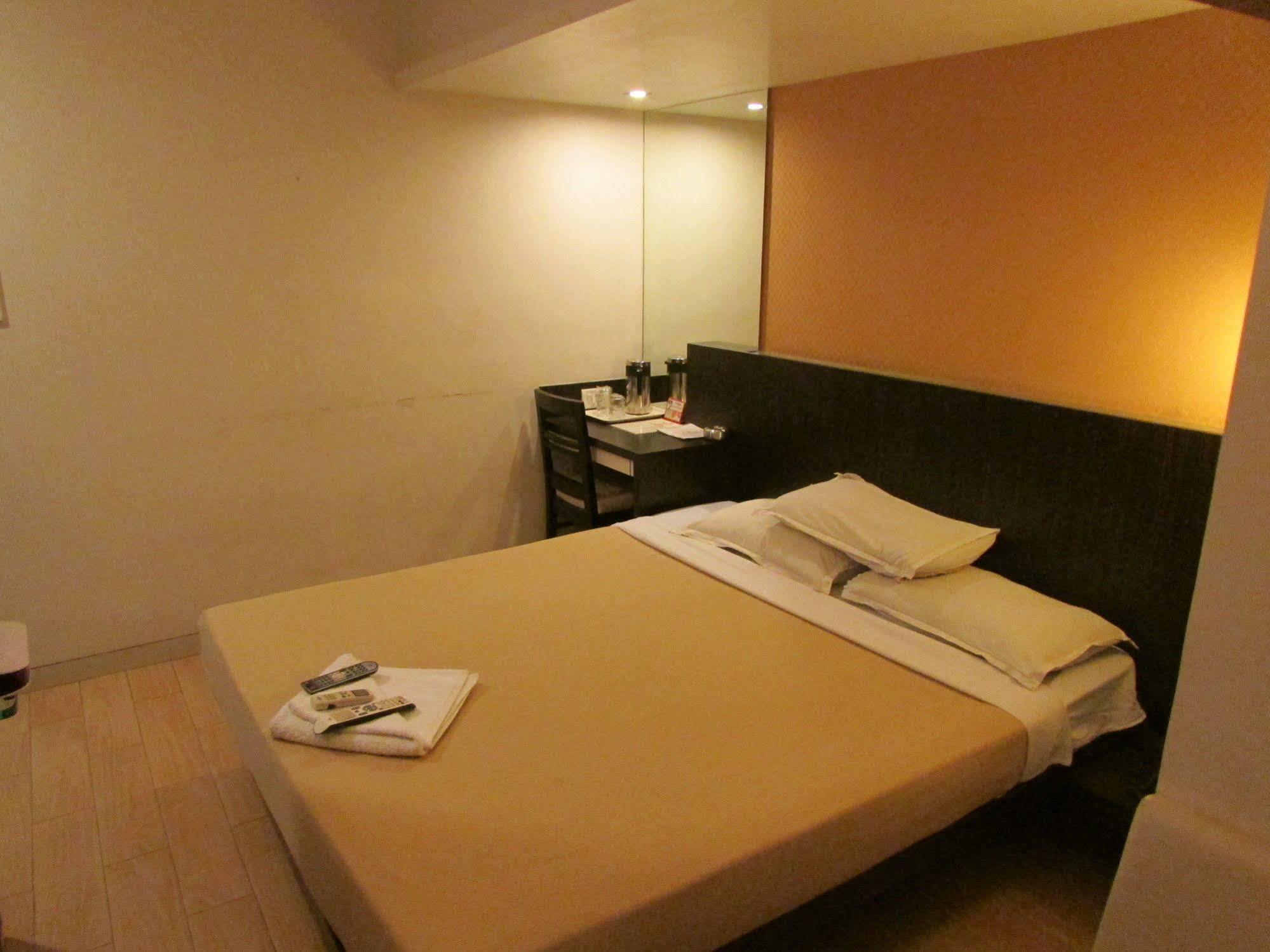 Hotel Mourya Residency Thane Eksteriør bilde