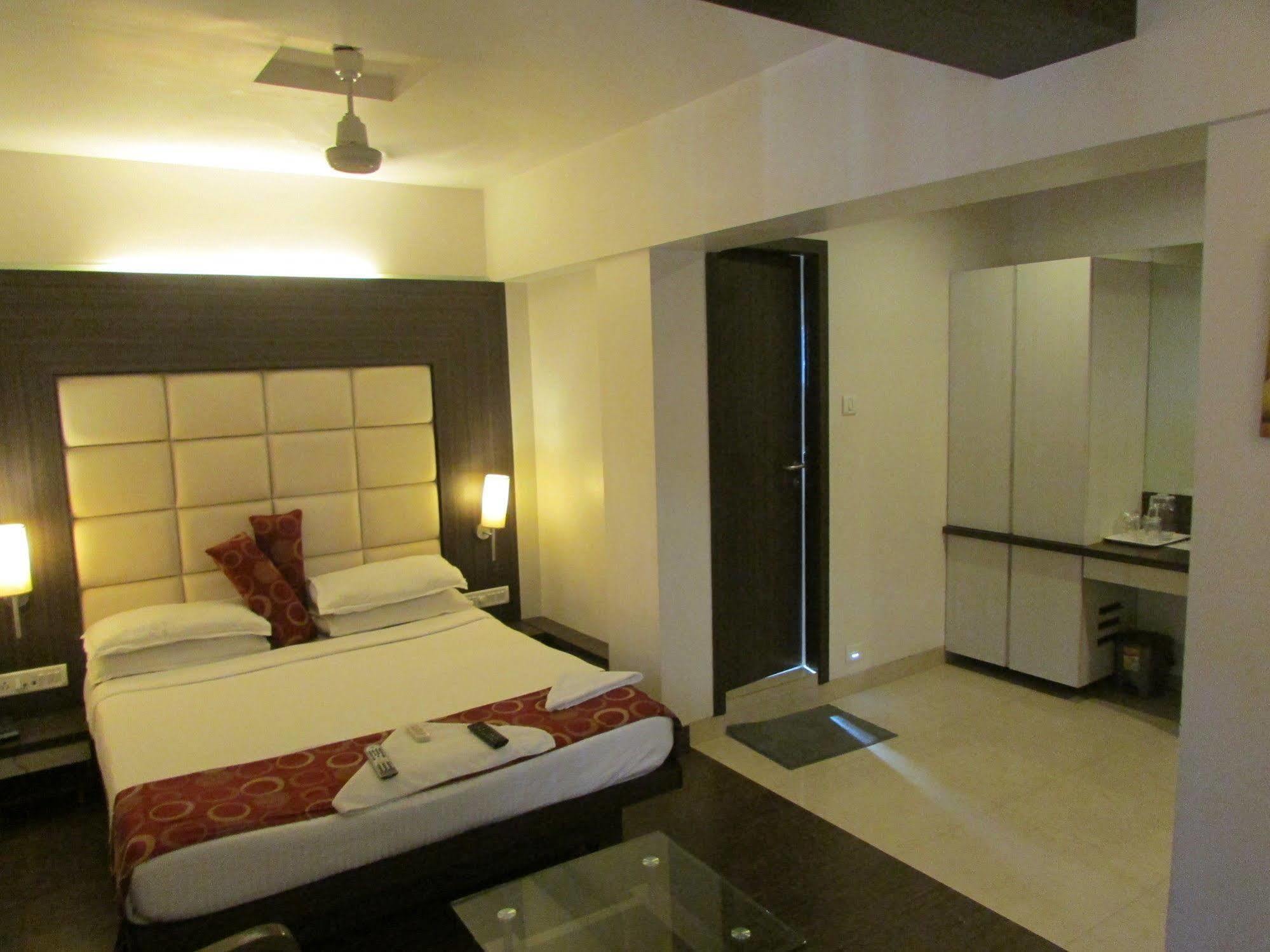 Hotel Mourya Residency Thane Eksteriør bilde