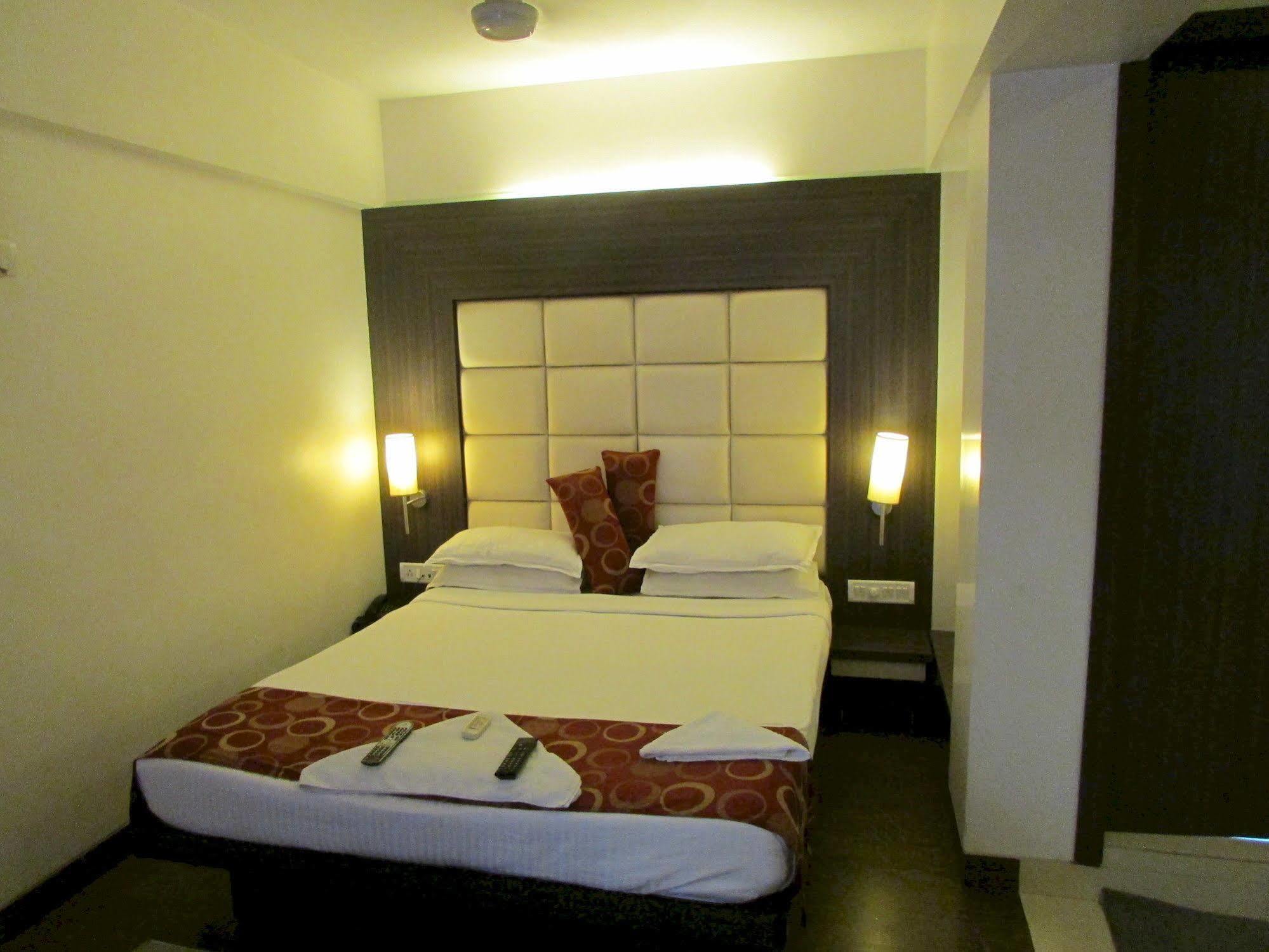 Hotel Mourya Residency Thane Eksteriør bilde