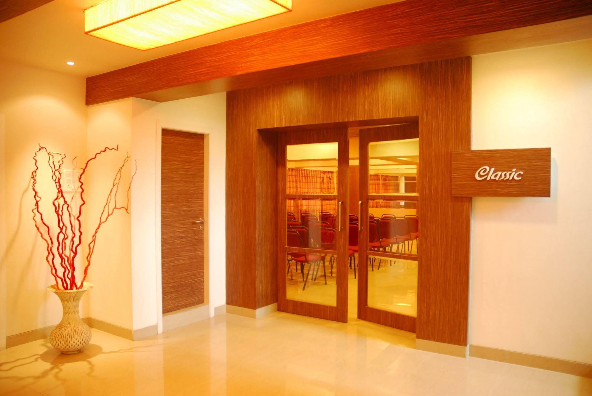 Hotel Mourya Residency Thane Eksteriør bilde