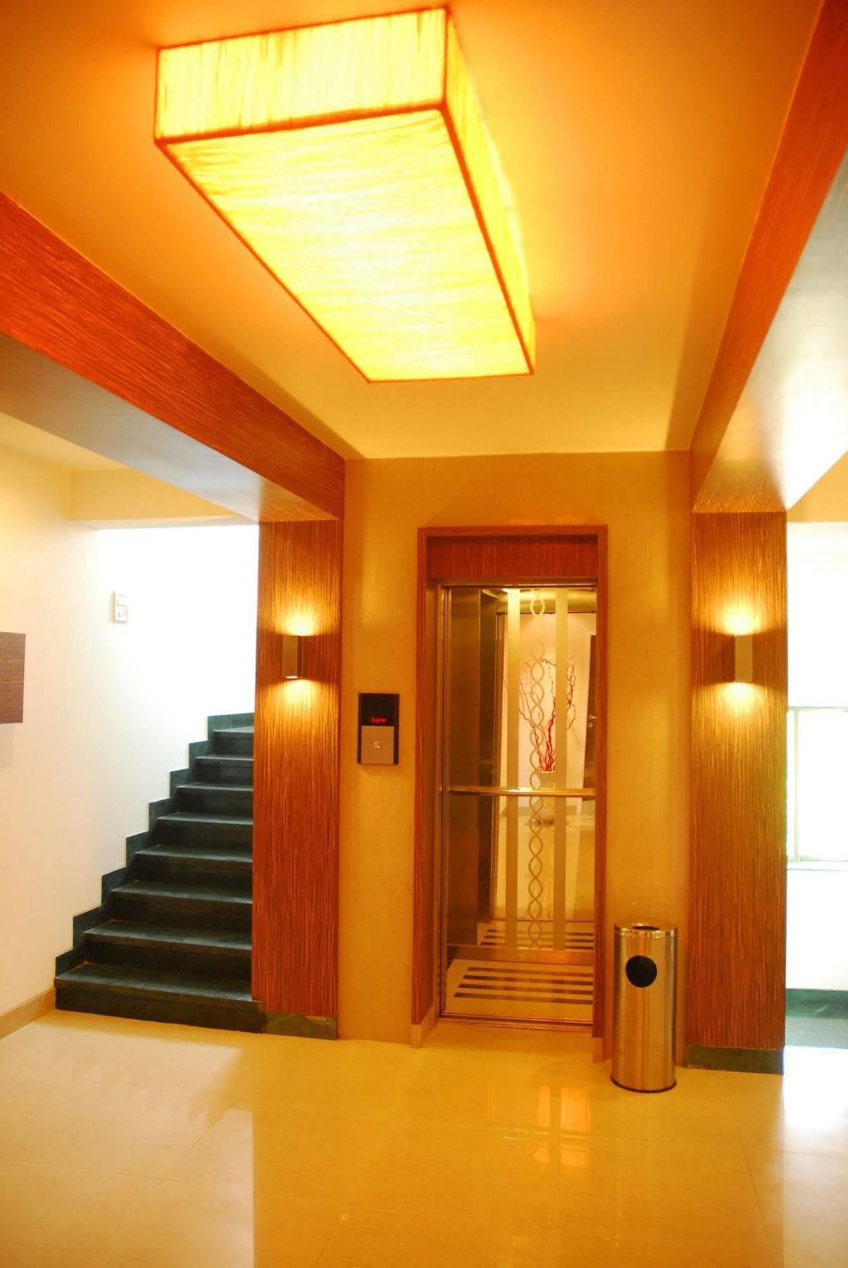 Hotel Mourya Residency Thane Eksteriør bilde